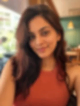 Portrait of a woman in her late 20s